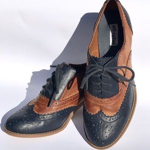 Womens OXFORD lace-up, two-toned wingtip heels 7.5